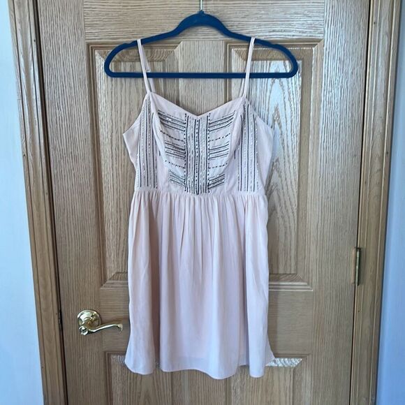 American Eagle Cream Blush Beaded Summer Dress Size 4 - Picture 2 of 9